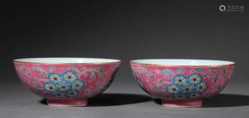 A PAIR OF RUBY-GROUND FLORAL BOWLS