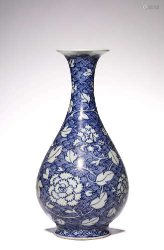 A BLUE AND WHITE FLORAL VASE, YUHUCHUNPING