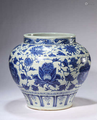 A BLUE AND WHITE FLORAL JAR
