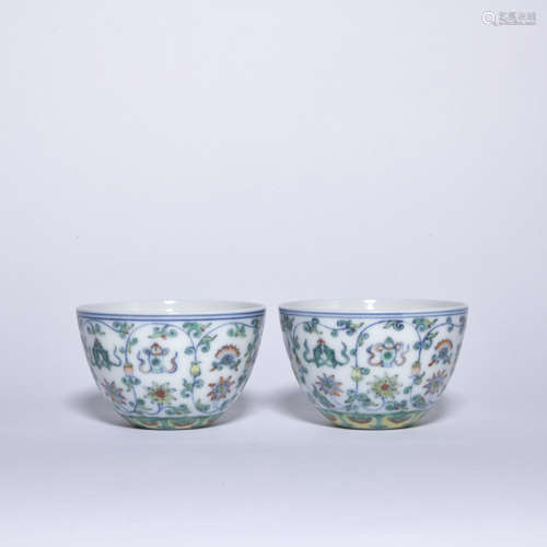 A PAIR OF DOUCAI FLORAL CUPS