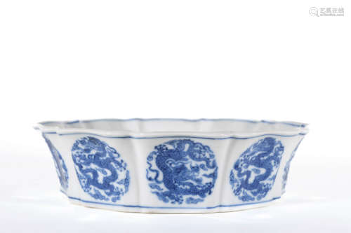 A BLUE AND WHITE DRAGON FLORIFORM WASHER