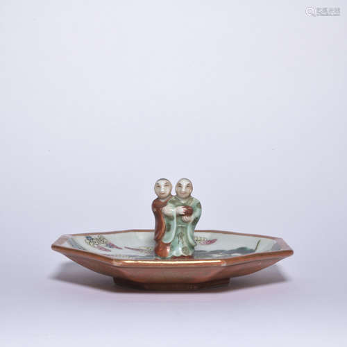 A WUCAI FIGURE PLATE