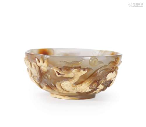 AN RELIEF-DECORATED AGATE DRAGON CUP