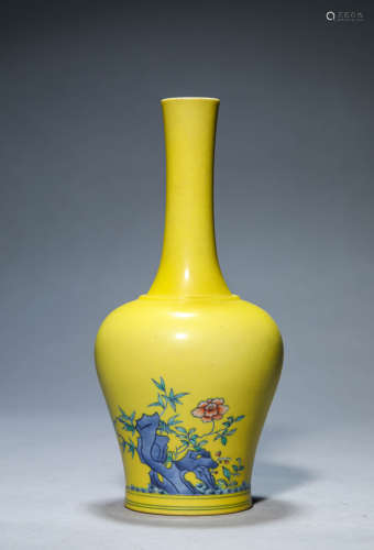 A YELLOW GROUND BLUE AND WHITE FLORAL AND BIRD BELL CUP
