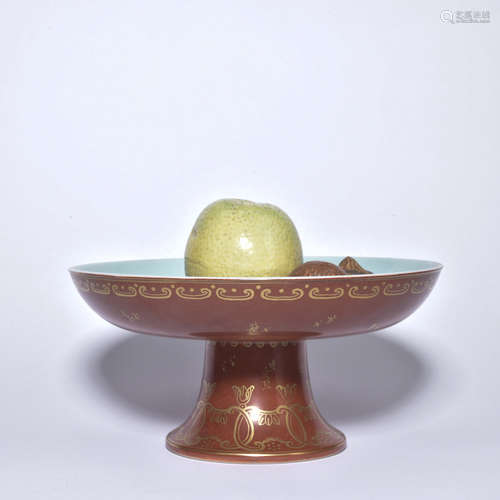 A PORCELAIN FRUIT PLATE