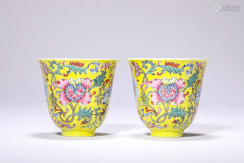 A PAIR OF LEMON YELLOW GROUND FAMILLE ROSE INTERTWINED FLORA...