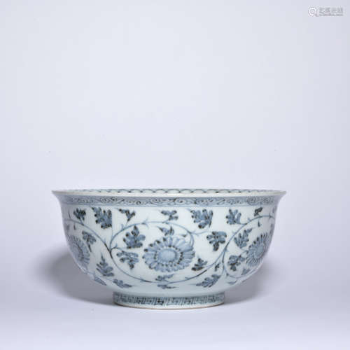 A BLUE AND WHITE FLORAL BOWL