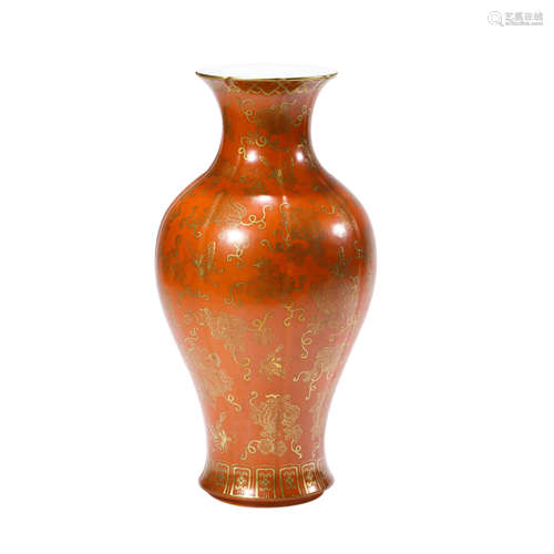 A  PORCELAIN CORAL-GROUND GILT-INLAID VASE, QIANLONG MARK