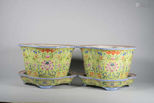 A PAIR OF YANGCAI-ENAMELED LOTUS JARDINIERES