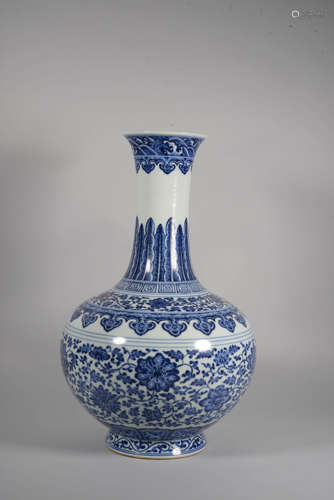 A BLUE AND WHITE LOTUS VASE