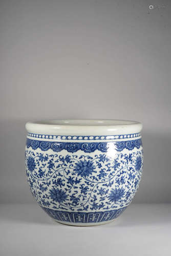 A BLUE AND WHITE LOTUS SCROLL JAR