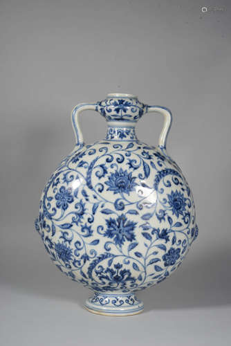 A BLUE AND WHITE LOTUS VASE