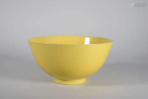 A YELLOW-GLAZED BOWL