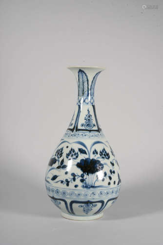 A BLUE AND WHITE LOTUS VASE