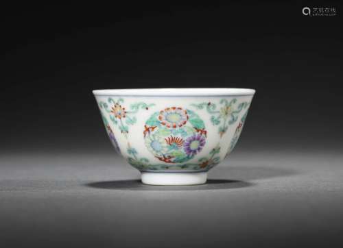 SMALL DOUCAI FLORAL CUP