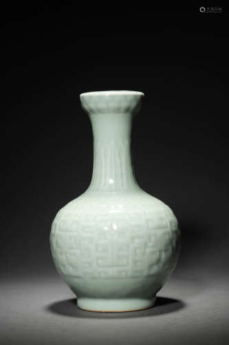 CELADON KUI DRAGON VASE