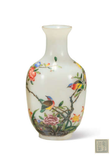 A  CLASS‘FLOWER AND BIRD’ VASE，MARK AND PERIOD OF YONGZHENG