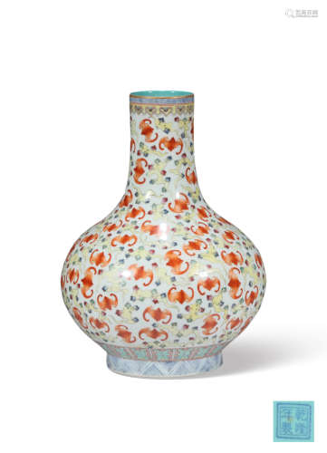 AN ENAMELLED ‘FU’VASE,MARK AND PERIOD OF QIANLONG