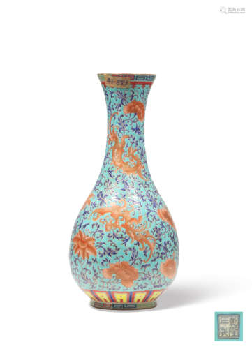 AN ENAMELLED VASE,MARK AND PERIOD OF QIANLONG