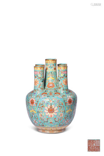 A TURQUOISE-GROUND FAMILLE-ROSE FIVE-SPOUTED VASE,MARK AND P...