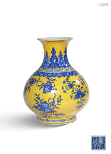 A LEMON-YELLOW-GLAZED BLUE AND WHITE VASE,MARK AND PERIOD OF...