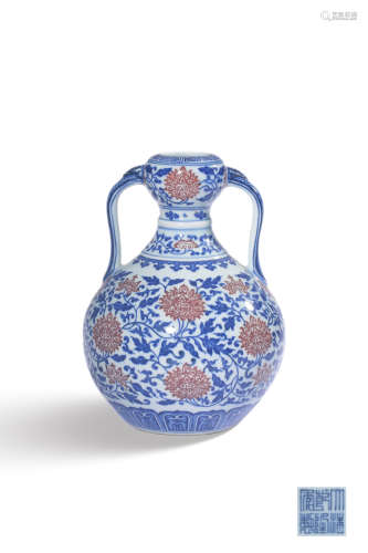 A COPPER-RED-DECORATED BLUE AND WHITE DOUBLE-GOURD VASE,MARK...
