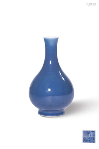A SACRIFICIAL-BLUE-GLAZED VASE,MARK AND PERIOD OF QIANLONG