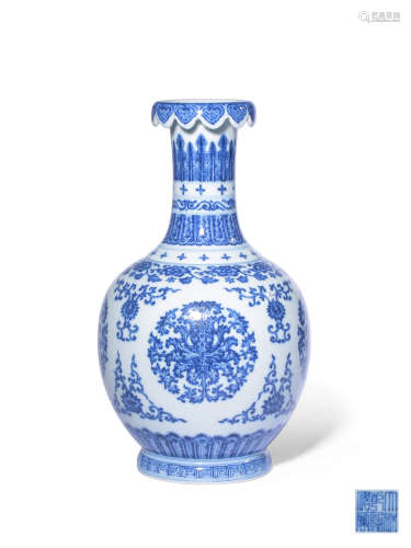 A BLUE AND WHITE‘FLOWER’VASE,MARK AND PERIOD OF QIANLONG