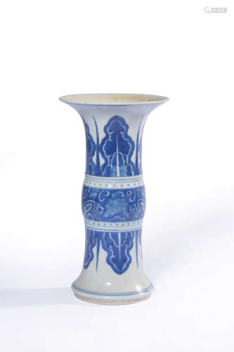 A WHITE AND BLUE ALTAR VASE,QING DYNASTY