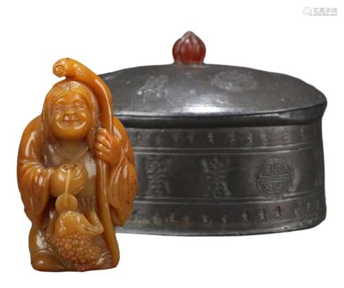 A TIAN HUANG FIGURE SEAL (WITH TIN COLLECTION BOX)