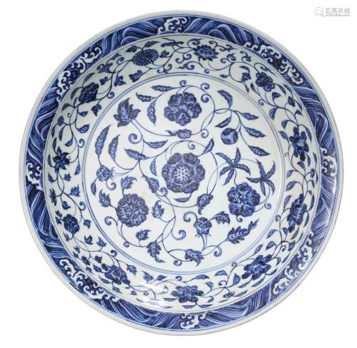 A BLUE AND WHITE FLOWER DISH