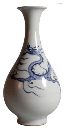 A BLUE AND WHITE DRAGON PEAR-SHAPED VASE
