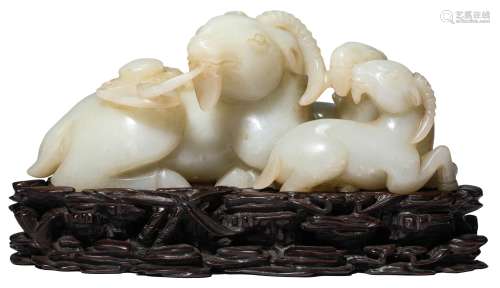 A CARVED JADE THREE GOATS OPENING PEACE ORNAMENT