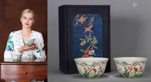A PAIR OF FAMILLE ROSE FLOWER POETRY BOWLS