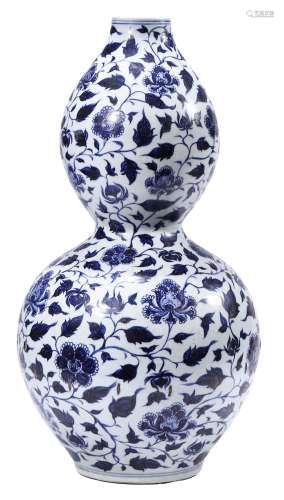 A BLUE AND WHITE WRAPPED FLOWERS DOUBLE-GOURD VASE