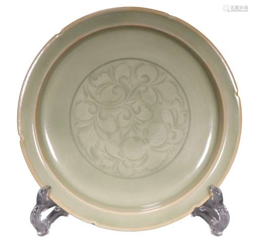 A YAOZHOU BARBED-RIMMED DISH