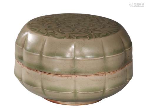A CARVED YAOZHOU BOX AND COVER