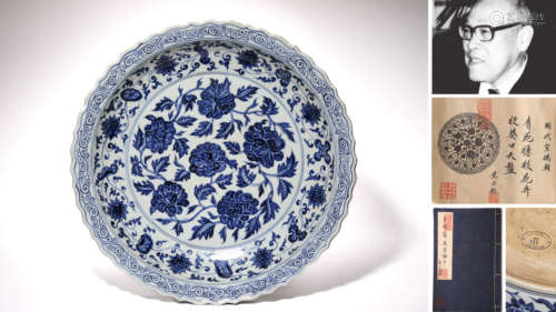 A LARGE BLUE AND WHITE FLORAL PLATE