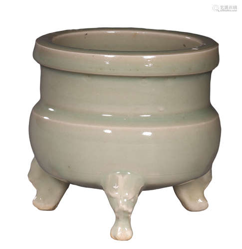 A YAOZHOU CELADON-GLAZED TRIPOD CENSER