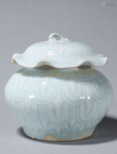 A HUTIAN CELADON GLAZED JAR AND COVER