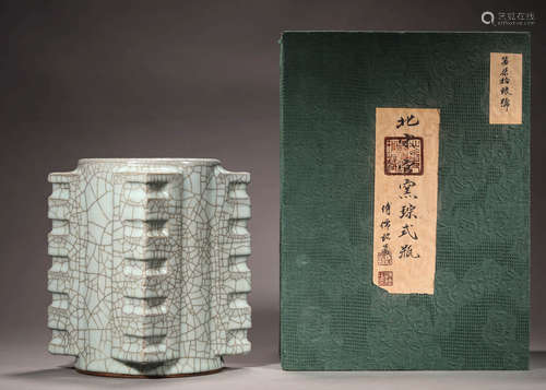 A GUAN CONG-FORM VASE