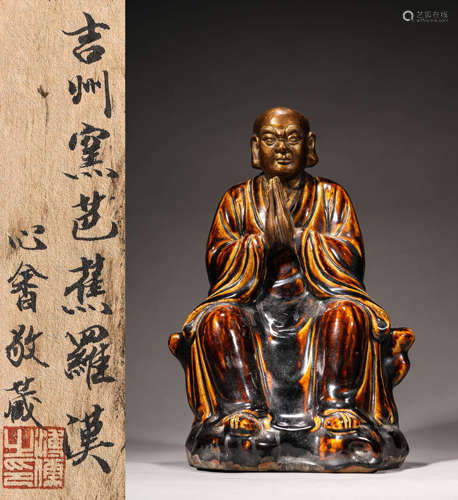 A JIZHOU PORCELAIN STATUE OF ARHAT