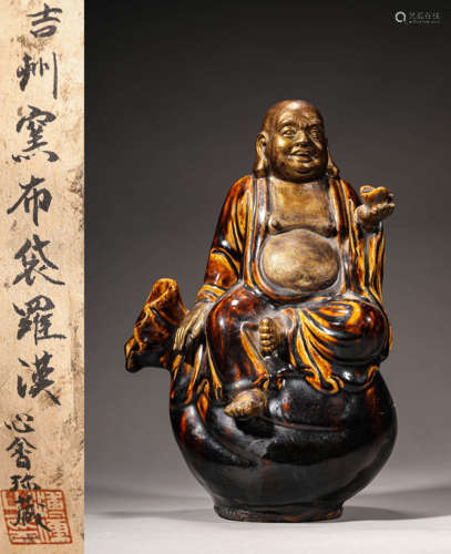 A JIZHOU PORCELAIN STATUE OF ARHAT