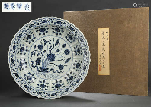 A BLUE AND WHITE LOTUS LOBED DISH