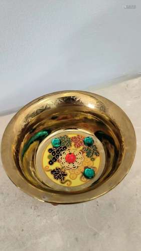 鎏金葡萄纹镶嵌宝石碗