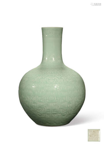 A CELADON-GLAZED VASE,MARK AND PERIOD OF QIANLONG