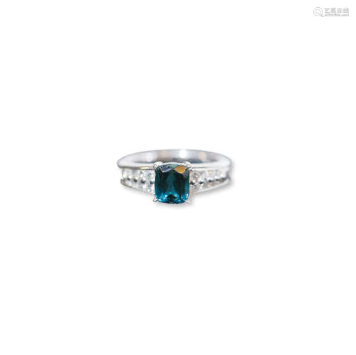 Pt900方形蓝色碧玺钻石戒指
