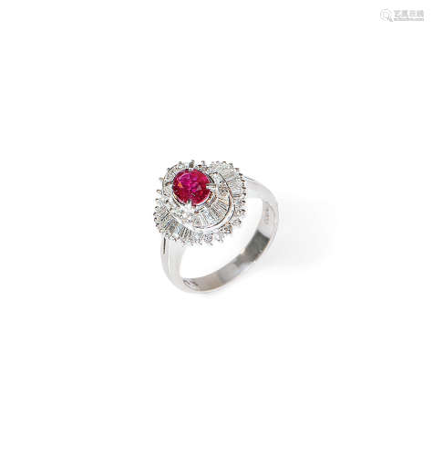 Pt900泰国红宝石钻石戒指