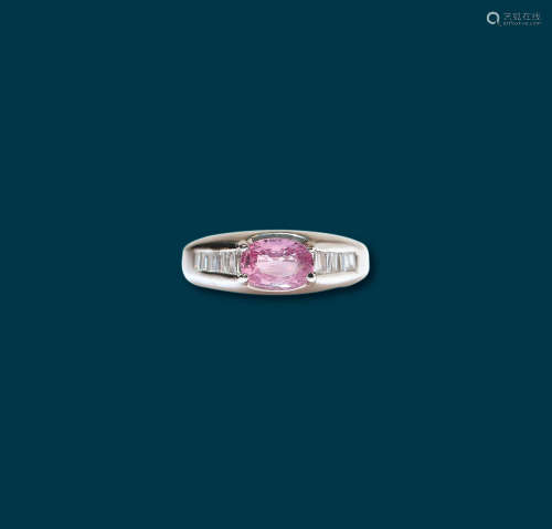 Pt900粉色蓝宝石钻石戒指