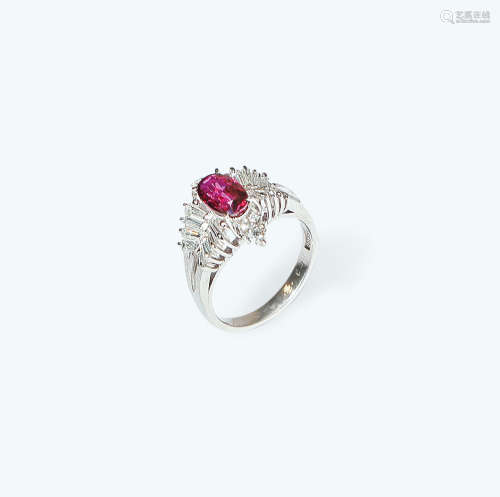 Pt900红宝石钻石戒指